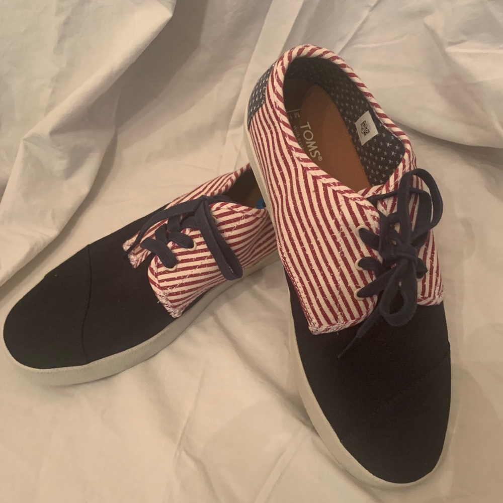 Men’s Toms red white and blue sneakers